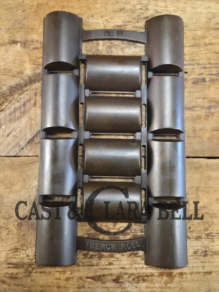 Unknown French Roll No. 11 Pan raised No. 11 & French Roll markings. Rumored Griswold but likely Unknown Beautiful