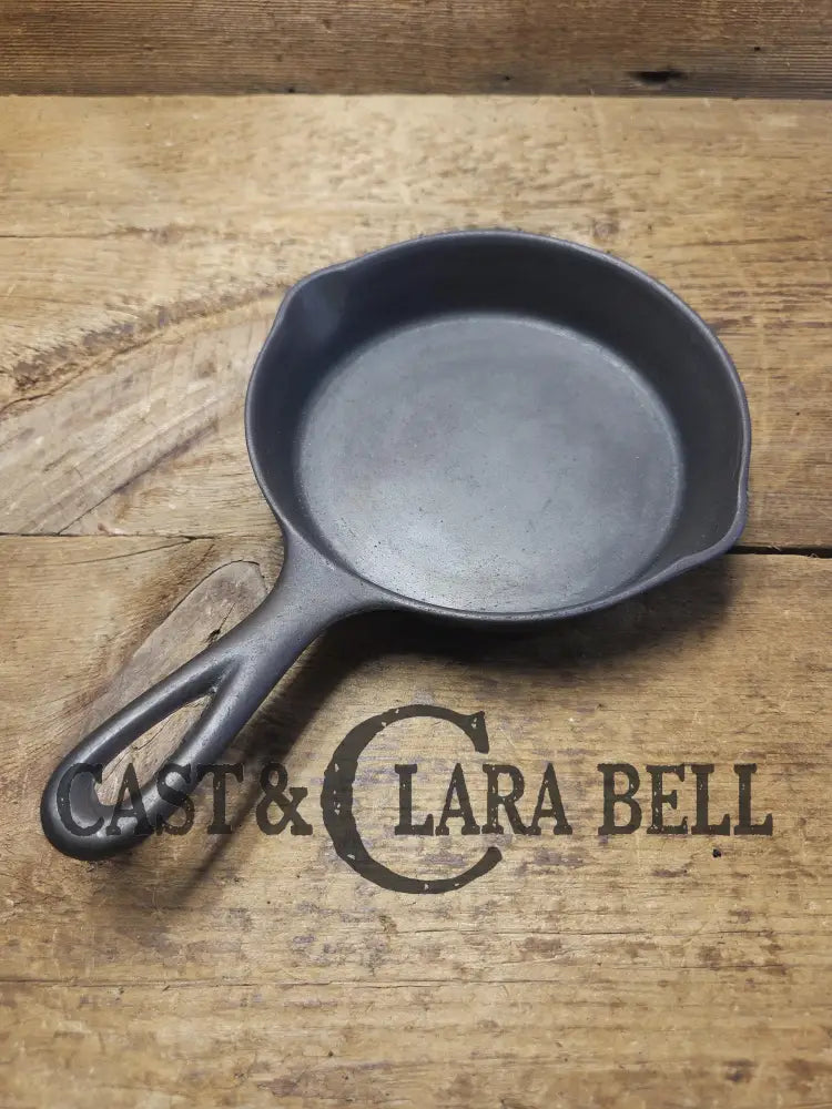 Unknown mystery egg skillet. Really cool daily user to own and use. Very similar to unmarked Wagner P on handle (SC24)