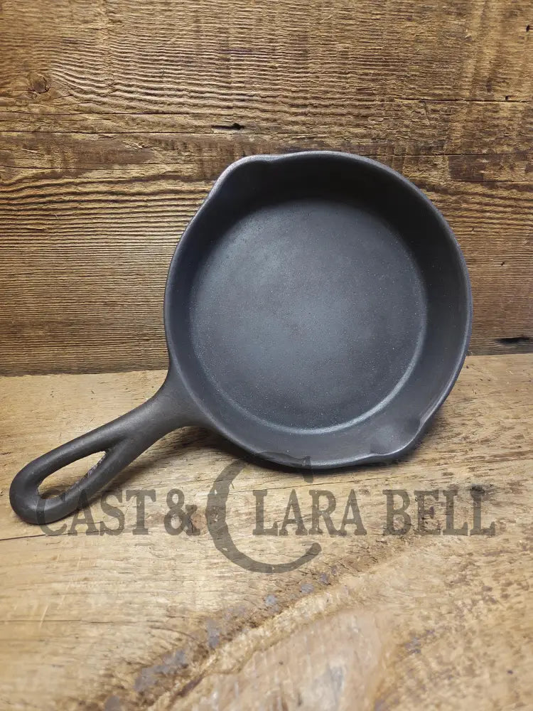 Unknown mystery egg skillet. Really cool daily user to own and use. Very similar to unmarked Wagner P on handle (SC24)