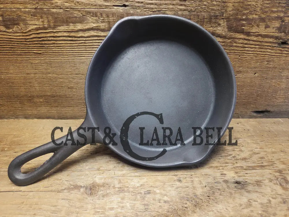 Unknown mystery egg skillet. Really cool daily user to own and use. Very similar to unmarked Wagner P on handle (SC24)