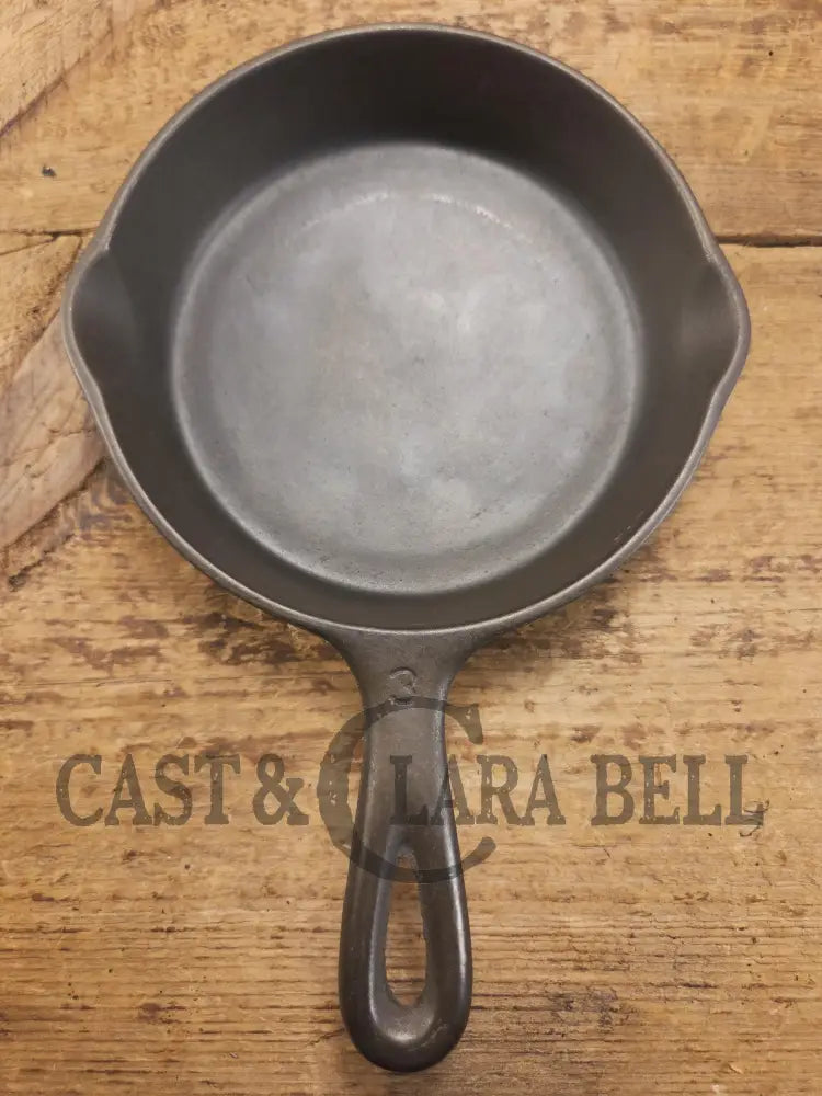 Unknown mystery egg skillet. Really cool daily user to own and use. Very similar to unmarked Wagner SC24