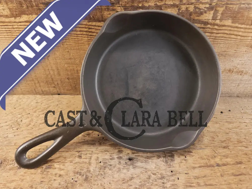 Unknown mystery egg skillet. Really cool daily user to own and use. Very similar to unmarked Wagner (SC24)