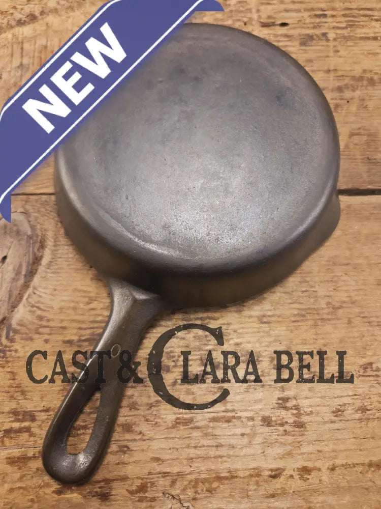 Unknown mystery egg skillet. Really cool daily user to own and use. Very similar to unmarked Wagner (SC24)
