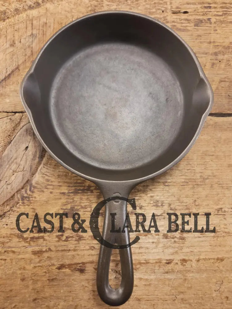 Unknown mystery egg skillet. Really cool daily user to own and use. Very similar to unmarked Wagner (SC24)