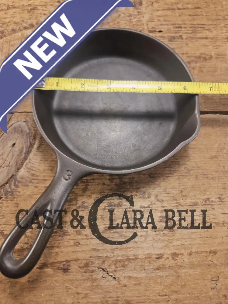 Unknown mystery egg skillet. Really cool daily user to own and use. Very similar to unmarked Wagner (SC24)