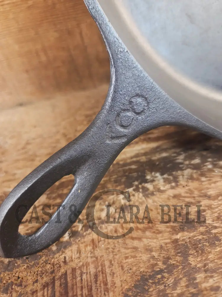Unknown pointy handled #8 cast iron skillet. Beautiful skillet amazing daily user - Skillet