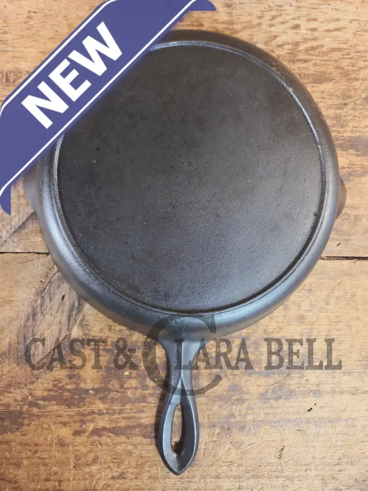 Unknown pointy handled #8 cast iron skillet. Beautiful skillet amazing daily user - Skillet