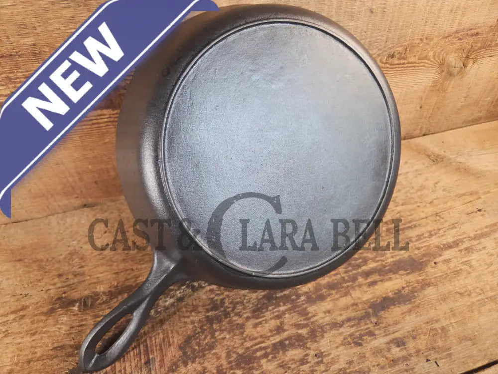 Unknown pointy handled #8 cast iron skillet. Beautiful skillet amazing daily user - Skillet