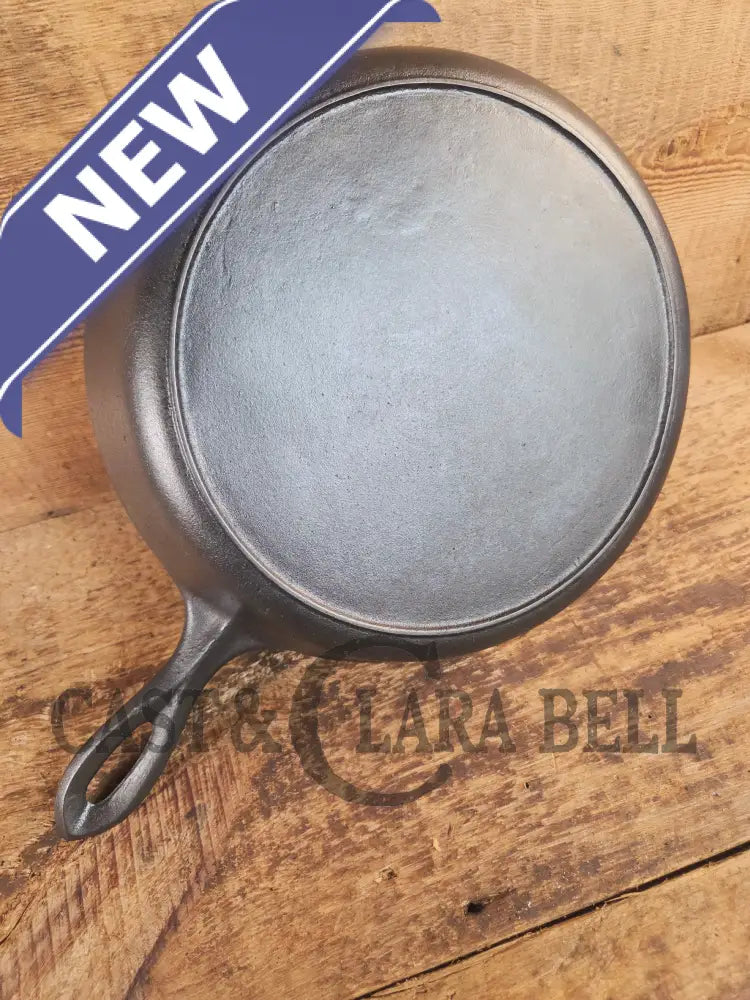 Unknown pointy handled #8 cast iron skillet. Beautiful skillet amazing daily user - Skillet