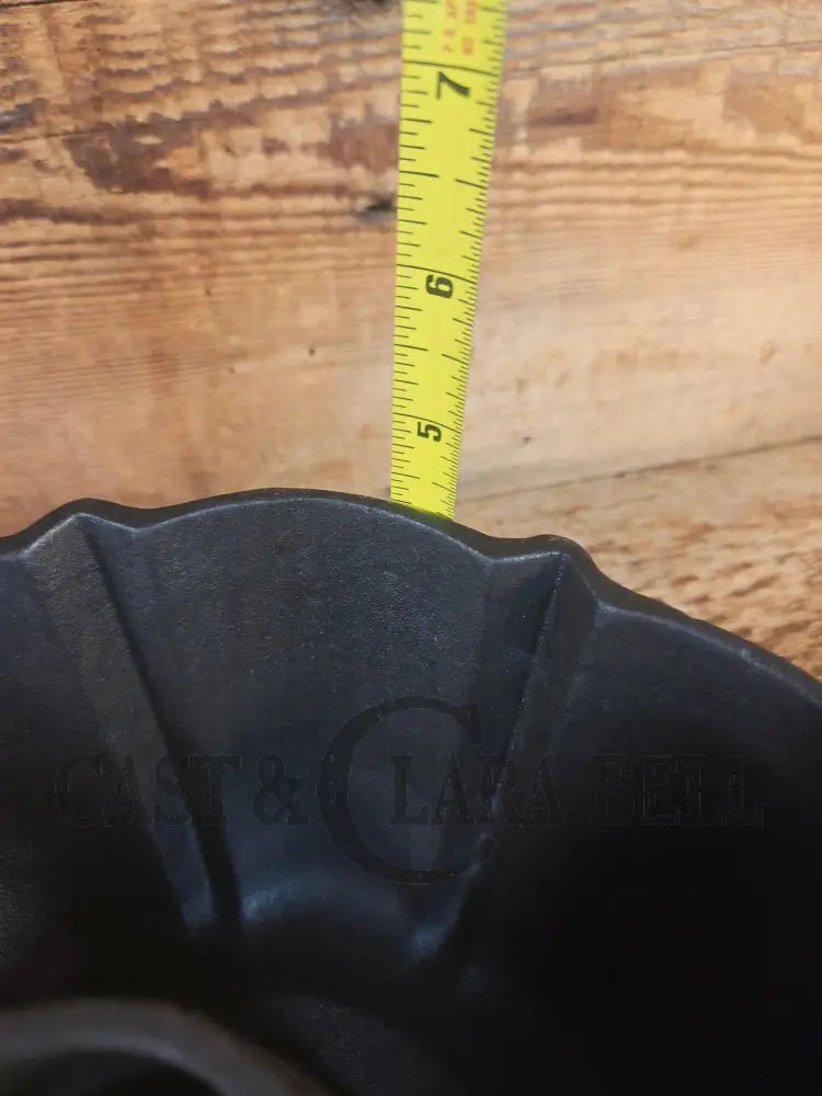 Unknown ’The Poser’ style 10 Cup German style (Gugelhupf) pan. Really beautiful! - Bakeware
