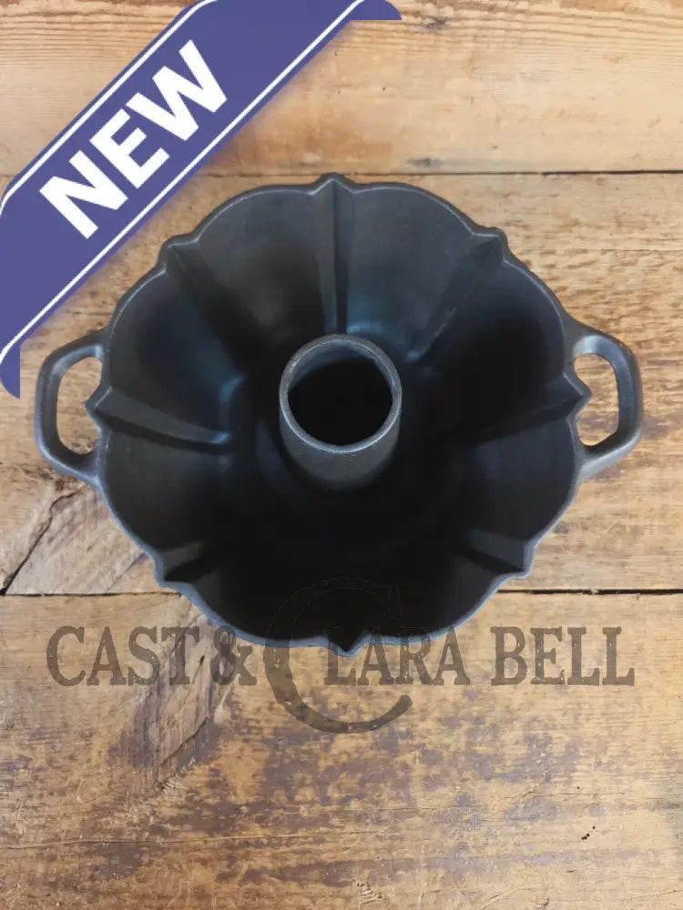 Unknown ’The Poser’ style 10 Cup German style (Gugelhupf) pan. Really beautiful! - Bakeware