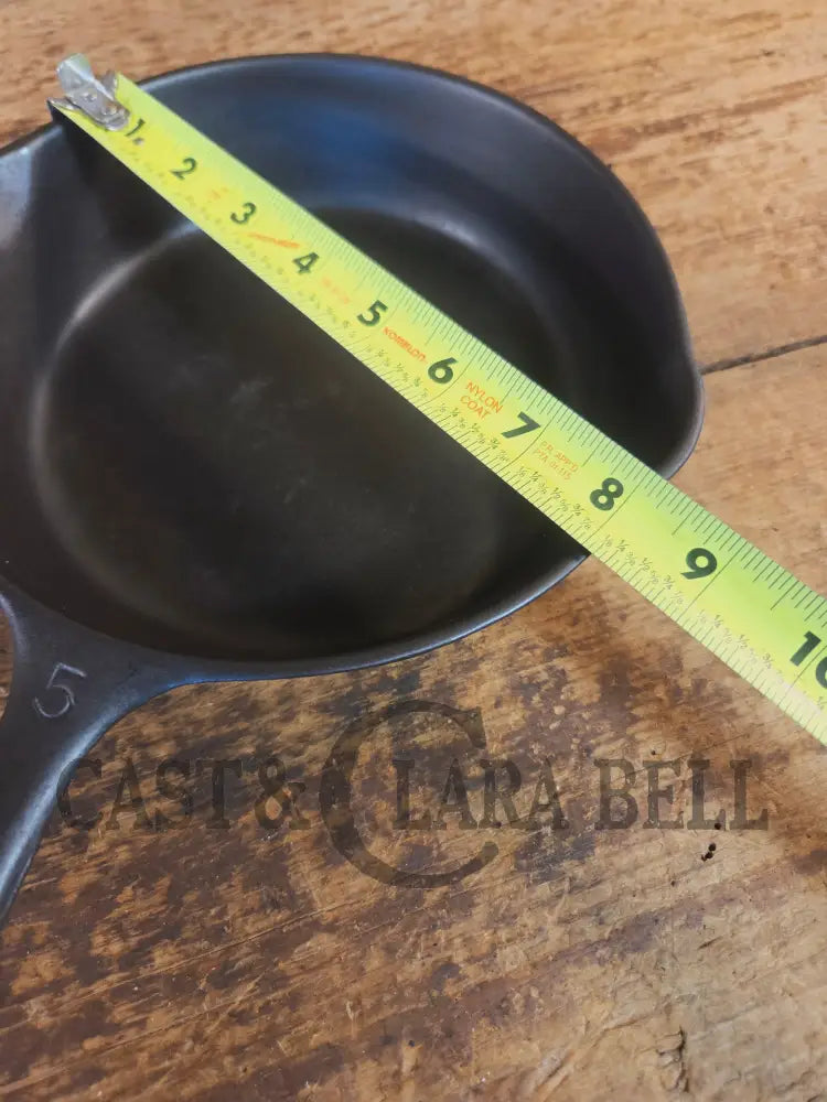 Unmarked #5 Saute Skillet with Heat Ring. An Awesome sauce pan! Looks very similar to Wagner - Skillet