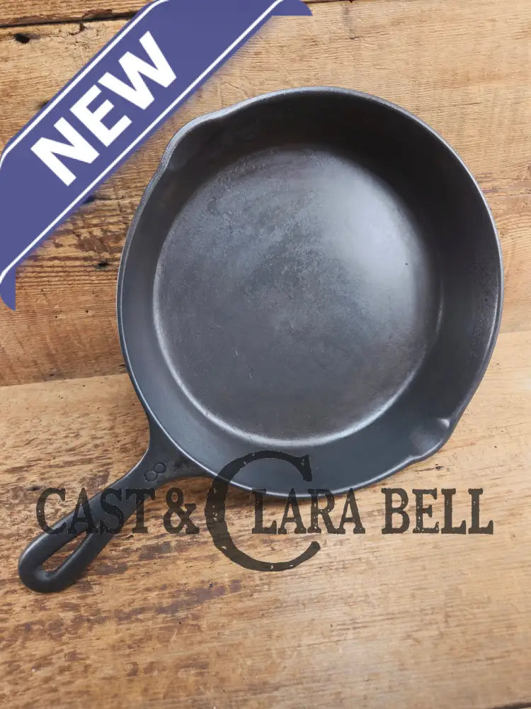 Unmarked Martin Stove & Range Co. #8 Cast Iron Skillet. Versatile and elegant Skillet