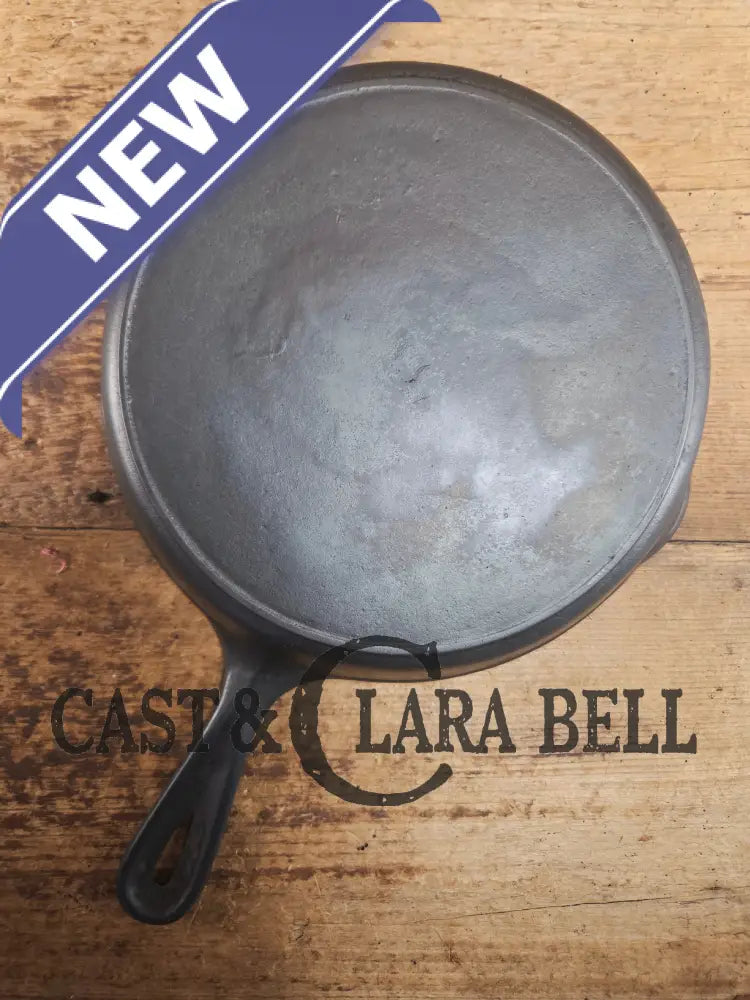 Unmarked Martin Stove & Range Co. #8 Cast Iron Skillet. Versatile and elegant Skillet