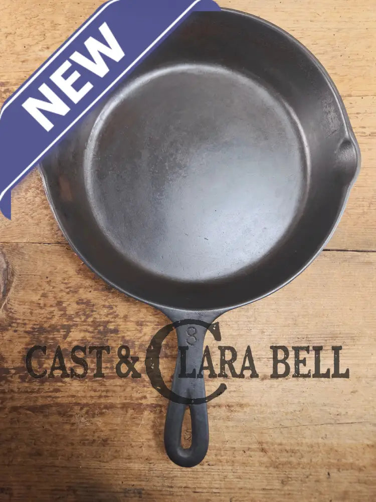 Unmarked Martin Stove & Range Co. #8 Cast Iron Skillet. Versatile and elegant Skillet