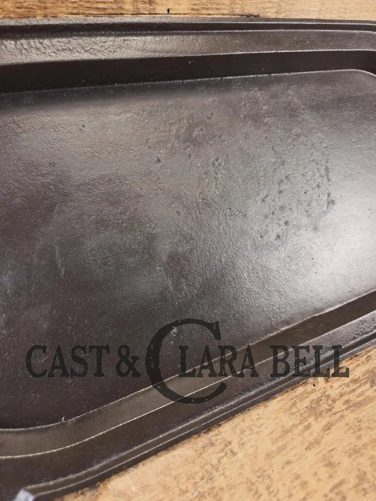 Very cool! Late 1800’s Antique Gate-marked #8 Cast Iron Griddle / Sad Iron Heater. Possibly Lodge. Great for pancakes