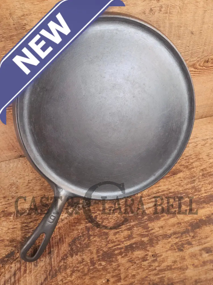 VERY handy GORGEOUS griddle! Griswold No. 9 Handled Griddle with Small Block Logo 609. Makes Great grilled cheese and