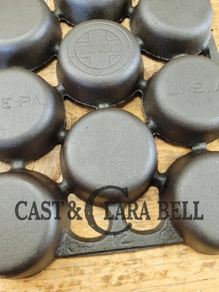 VERY hard to find! 1920βs Variation #7 (Rarity 8) Fully Marked Griswold No. 12 Gem Pan. Collectorβs Piece!