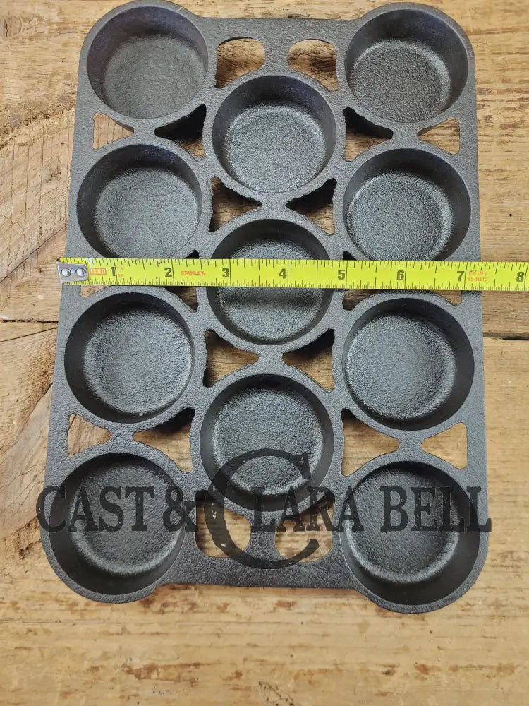 VERY hard to find! 1920βs Variation #7 (Rarity 8) Fully Marked Griswold No. 12 Gem Pan. Collectorβs Piece!