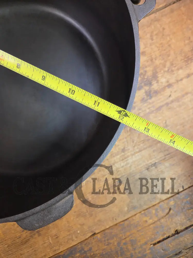 Very hard to find and HUGE! #10 Griswold made ’Puritan’ brand Dutch Oven. So unique and almost mint! Dutch Ovens