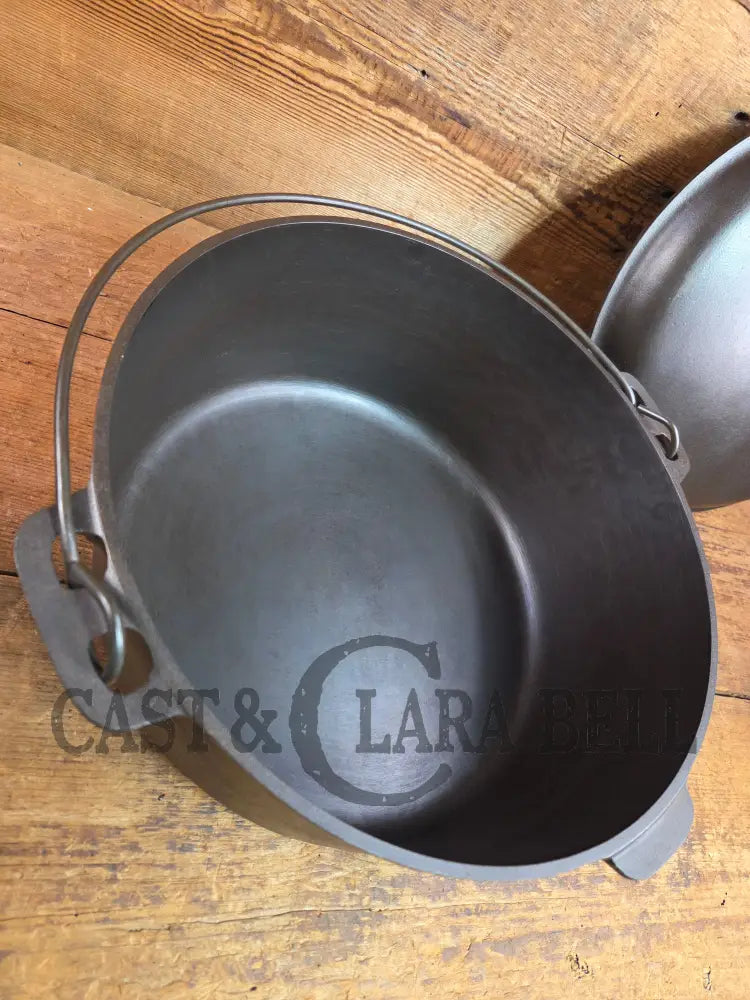 Very hard to find and HUGE! #10 Griswold made ’Puritan’ brand Dutch Oven. So unique and almost mint! Dutch Ovens