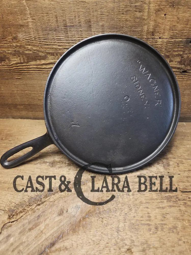Very Hard to Find. Early 1900’s Wagner ’Arc’ Straight Logo #7 Griddle Skillet. Over 120 years old and in almost perfect
