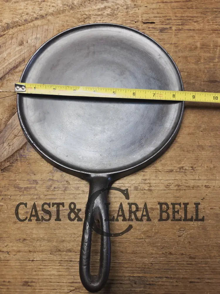 Very Hard to Find. Early 1900’s Wagner ’Arc’ Straight Logo #7 Griddle Skillet. Over 120 years old and in almost perfect