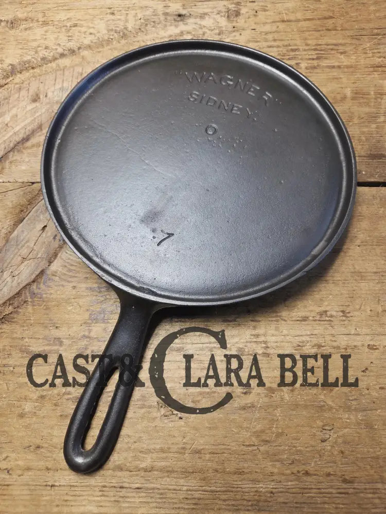 Very Hard to Find. Early 1900’s Wagner ’Arc’ Straight Logo #7 Griddle Skillet. Over 120 years old and in almost perfect