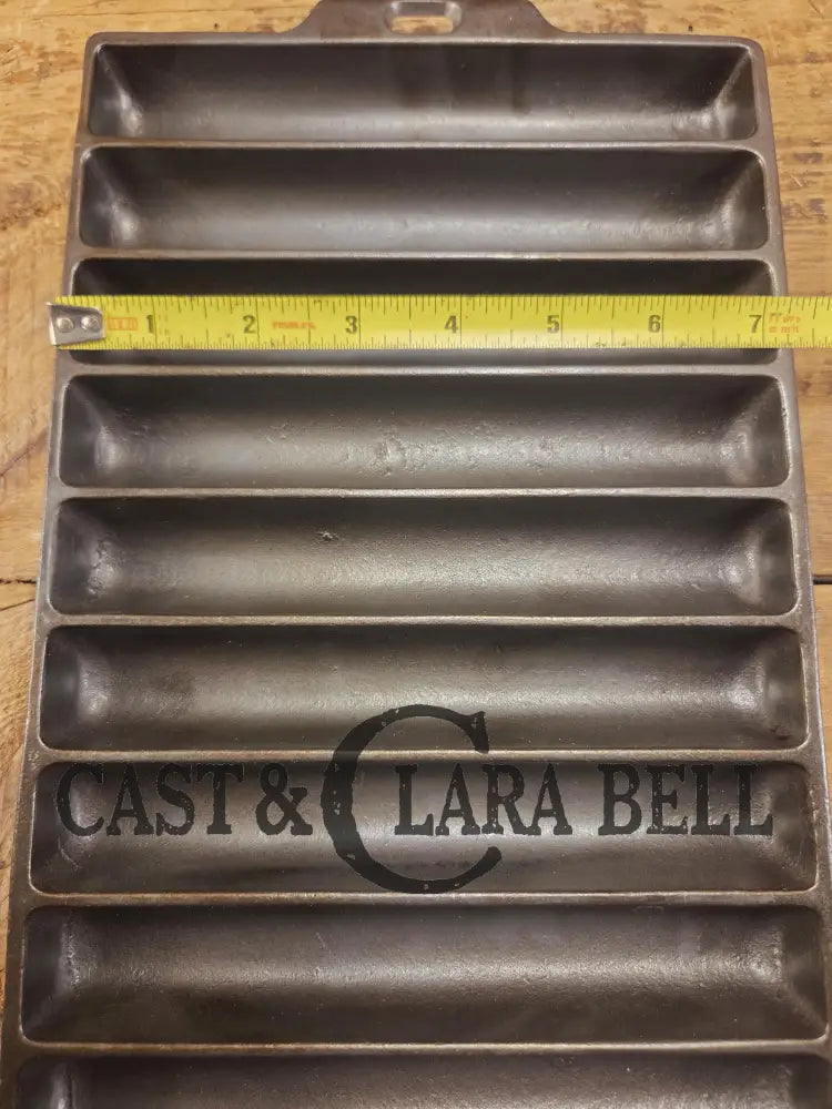 Very unique! Wagner #22 Bread Stick Gem Pan 1326 p/n. Block lettering later version. Beautiful piece!! SC24