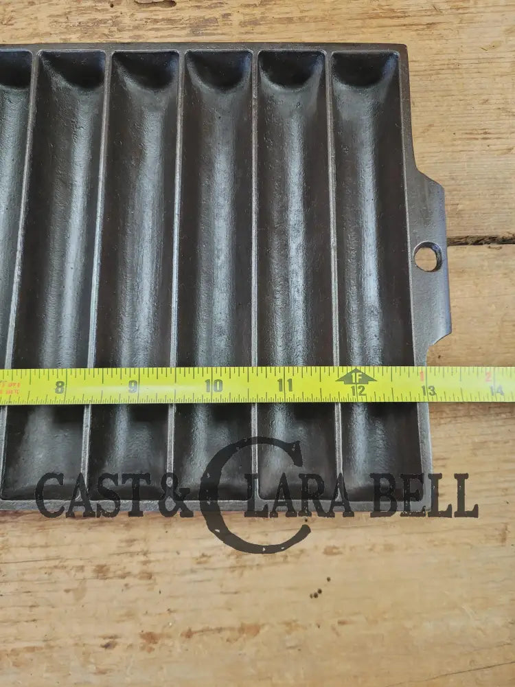 Very unique! Wagner #22 Bread Stick Gem Pan. Cross makers mark ’E’ Gem Pan fully restored