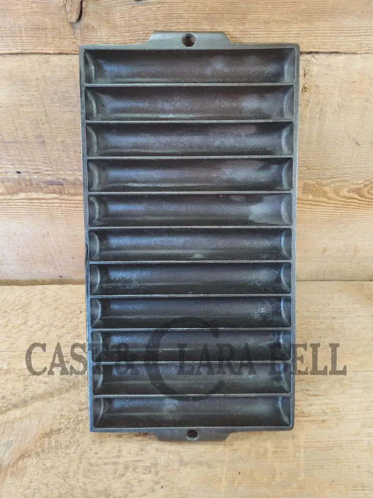 Very unique! Wagner #22 Bread Stick Gem Pan. Cross makers mark βEβ Gem Pan fully restored