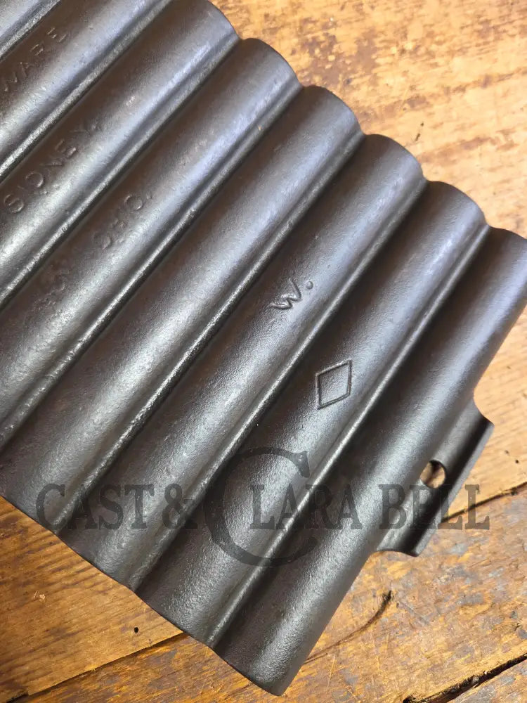 Very unique! Wagner #22 Bread Stick Gem Pan. Diamond Makers Mark ’W’ Gem Pan - Bakeware