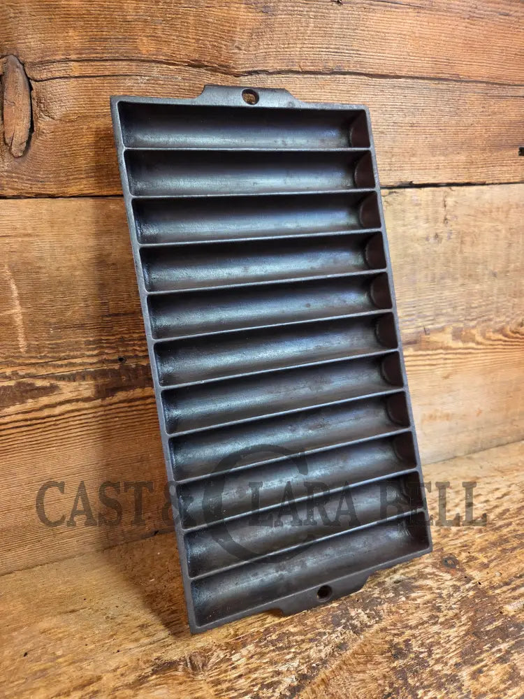 Very unique! Wagner #22 Bread Stick Gem Pan. Diamond Makers Mark ’W’ Gem Pan - Bakeware