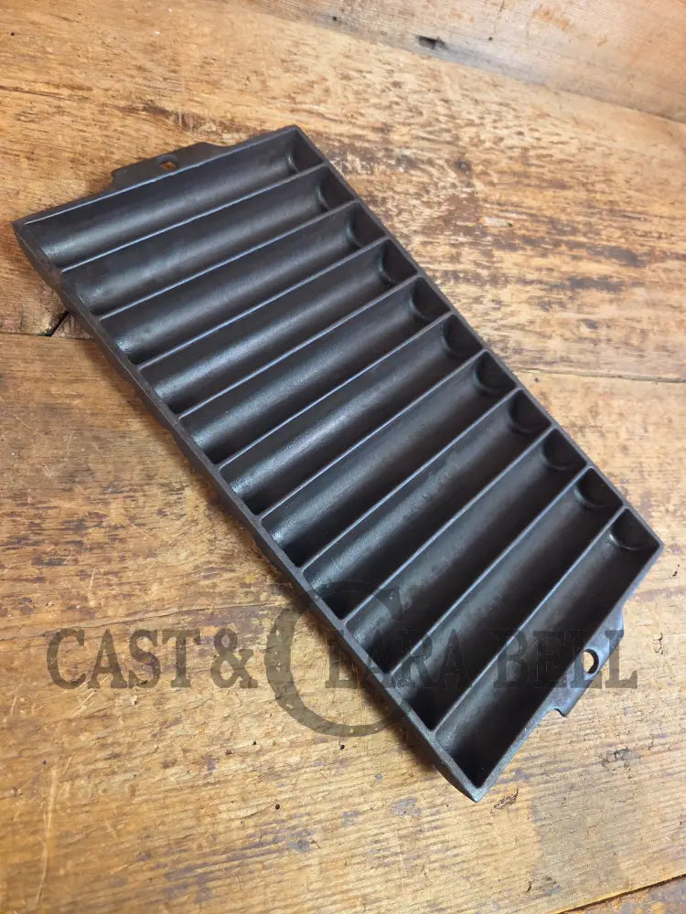 Very unique! Wagner #22 Bread Stick Gem Pan. Diamond Makers Mark ’W’ Gem Pan - Bakeware
