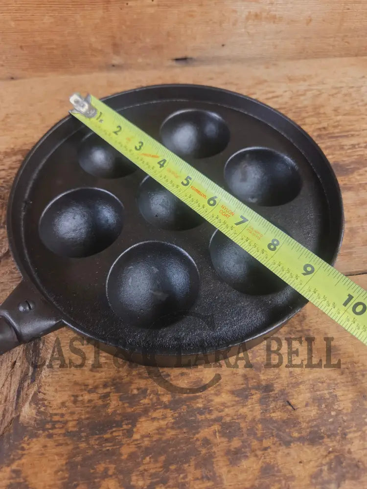Very unique Wagner unmarked Aebleskiver with detachable handle - Skillet