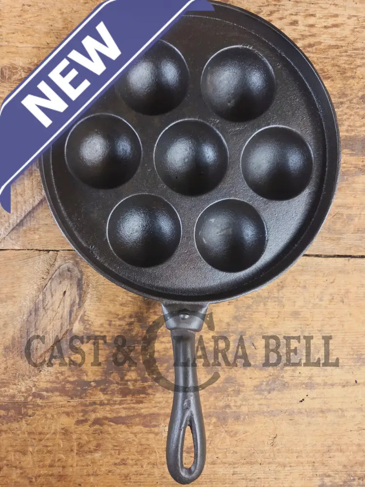 Very unique Wagner unmarked Aebleskiver with detachable handle - Skillet