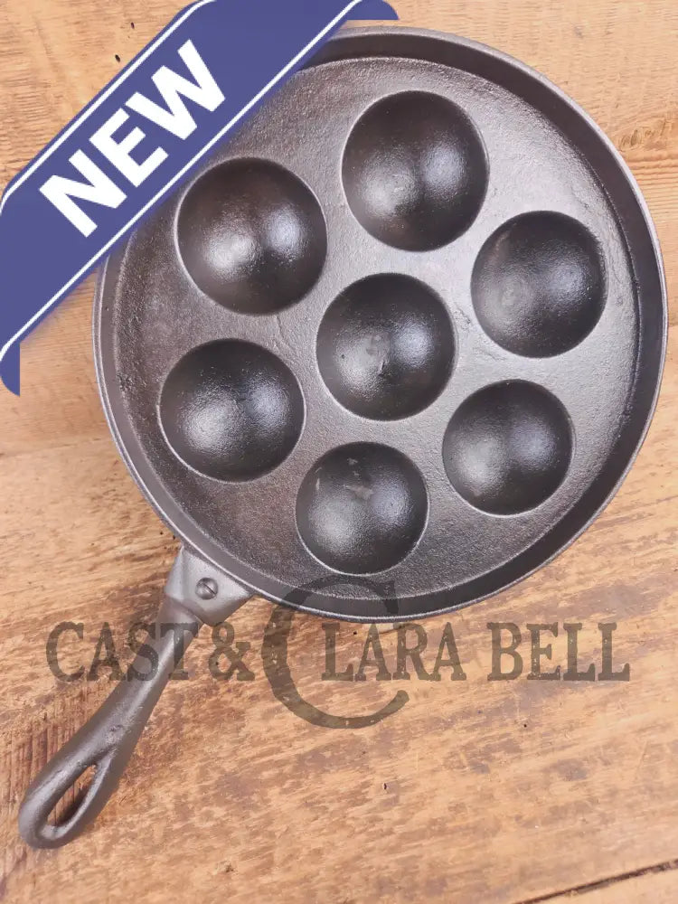 Very unique Wagner unmarked Aebleskiver with detachable handle - Skillet