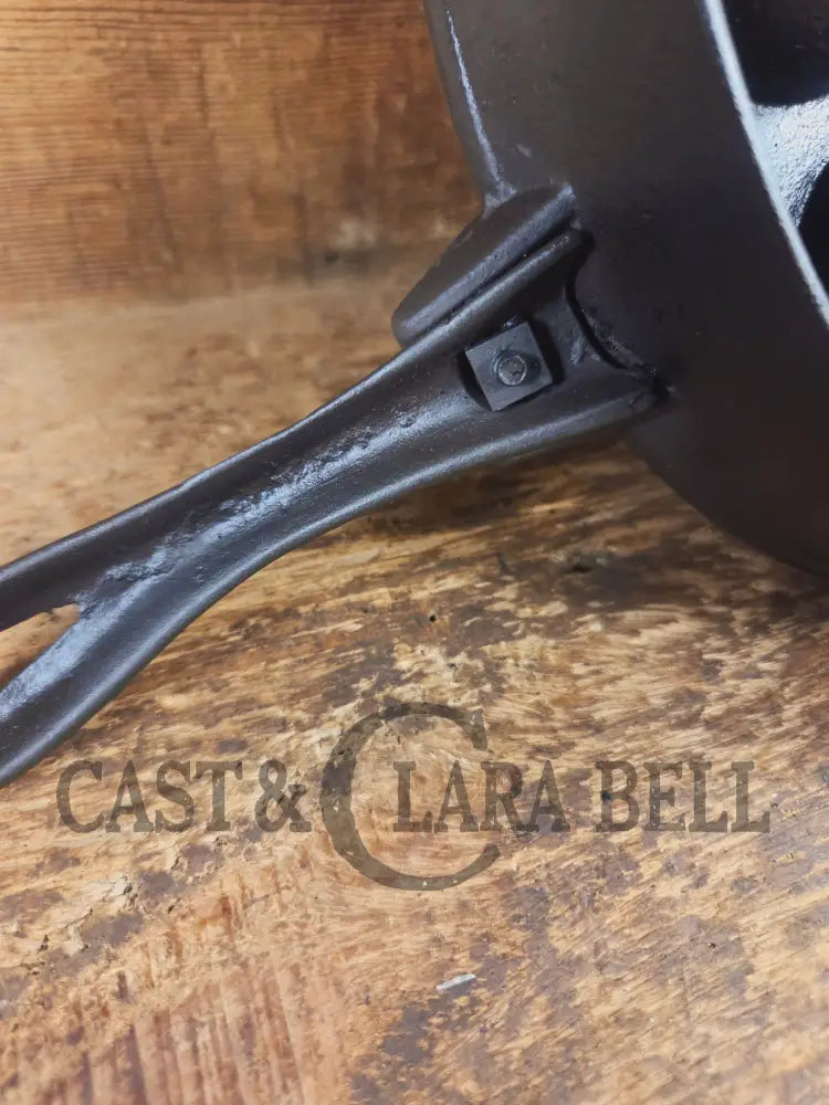 Very unique Wagner unmarked Aebleskiver with detachable handle - Skillet