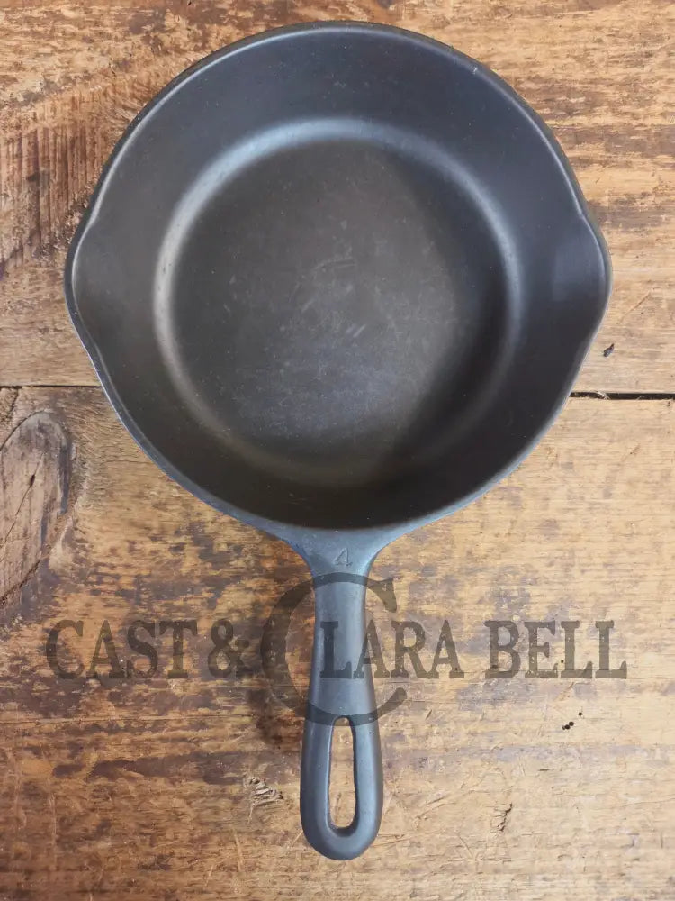 1950’s Wagner made Griswold #4 B Skillet with Smooth Bottom. A fantastic #4 skillet - Skillet