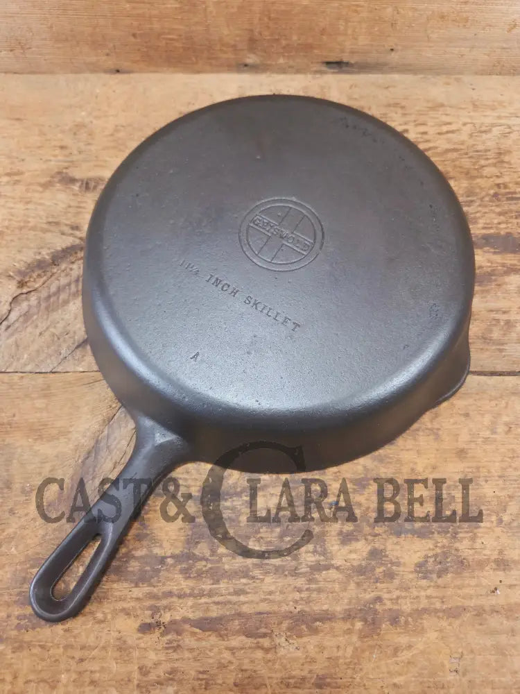 1950βs Wagner made Griswold #9 Skillet with Smooth Bottom. FANTASTIC daily cooker for gas or electric coil only. 11 1/4
