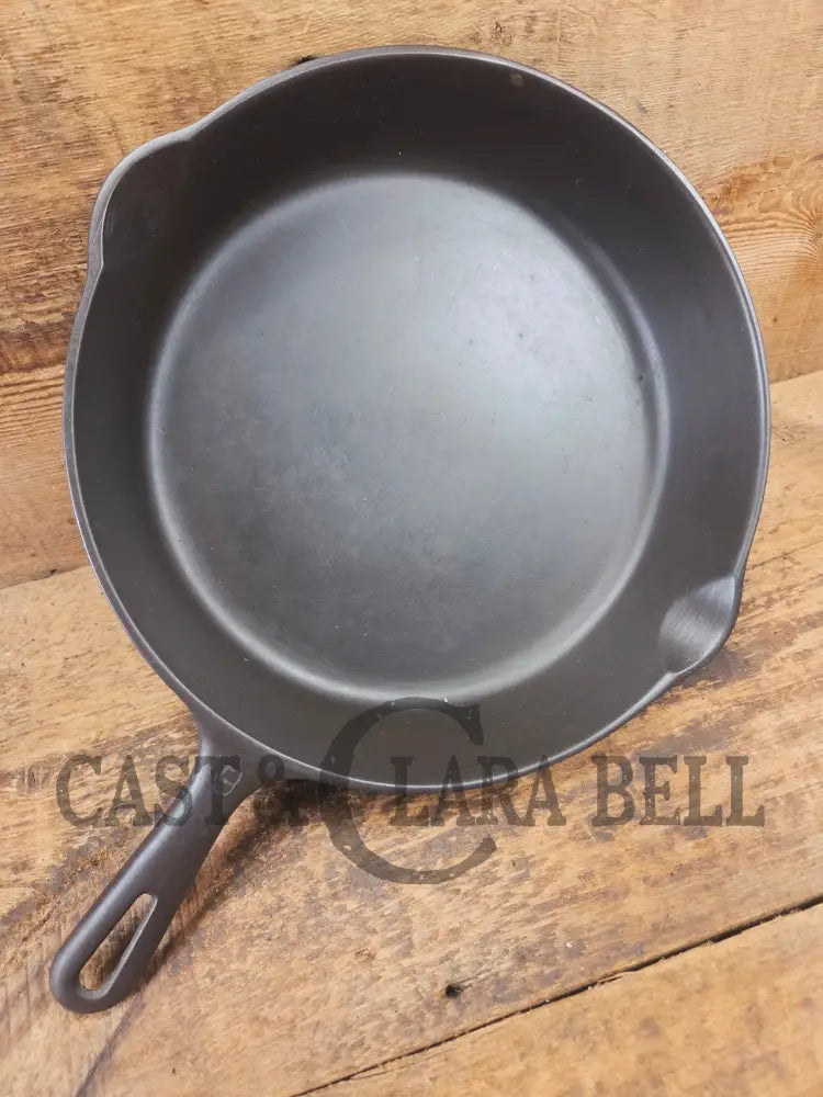 1950βs Wagner made Griswold #9 Skillet with Smooth Bottom. FANTASTIC daily cooker for gas or electric coil only. 11 1/4