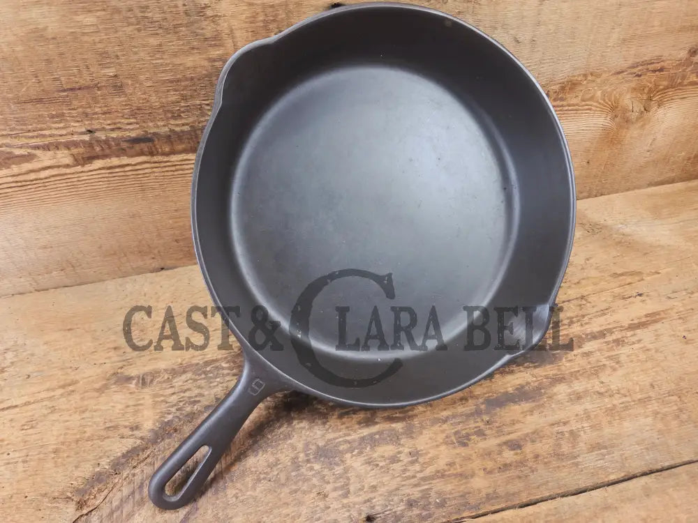 1950βs Wagner made Griswold #9 Skillet with Smooth Bottom. FANTASTIC daily cooker for gas or electric coil only. 11 1/4
