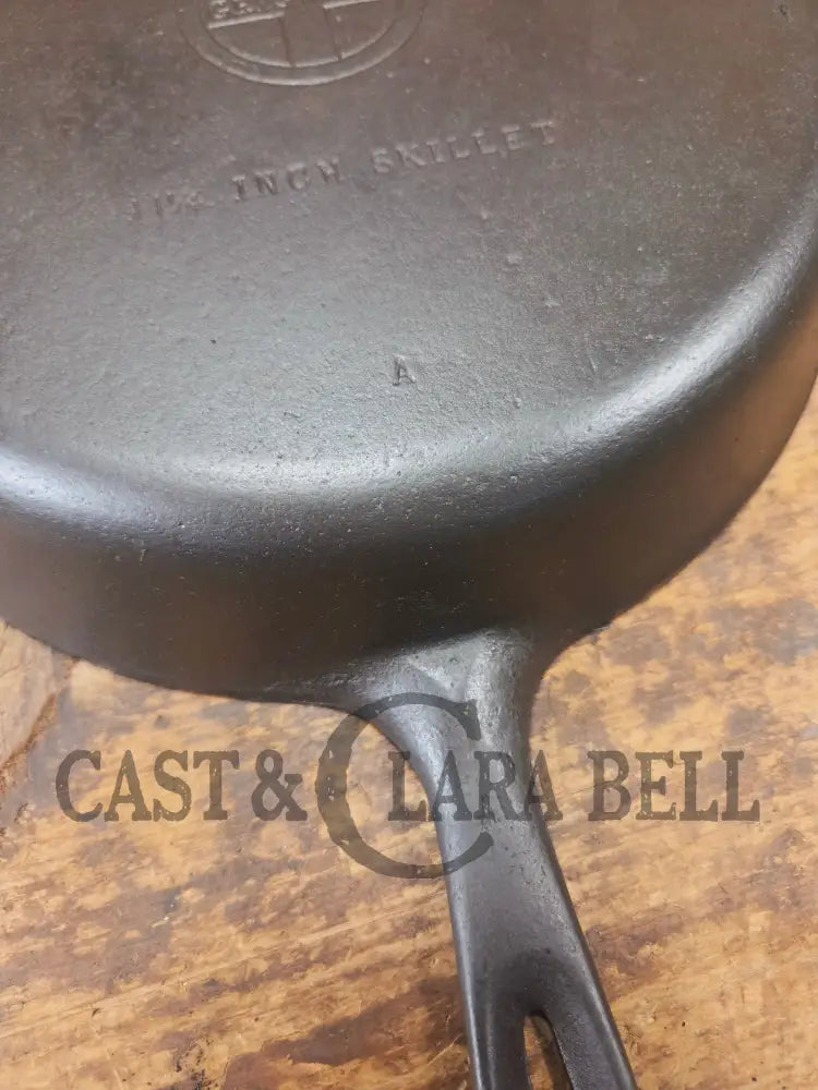 1950βs Wagner made Griswold #9 Skillet with Smooth Bottom. FANTASTIC daily cooker for gas or electric coil only. 11 1/4