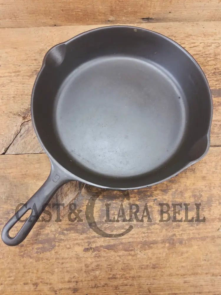 1950βs Wagner made Griswold #9 Skillet with Smooth Bottom. FANTASTIC daily cooker for gas or electric coil only. 11 1/4