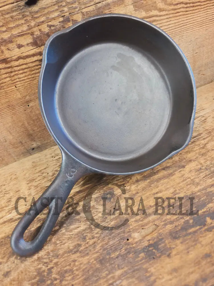 Wagner Sidney -O- #3 Skillet with ’Pie’ Logo and Smooth Bottom 1053 F - Skillet
