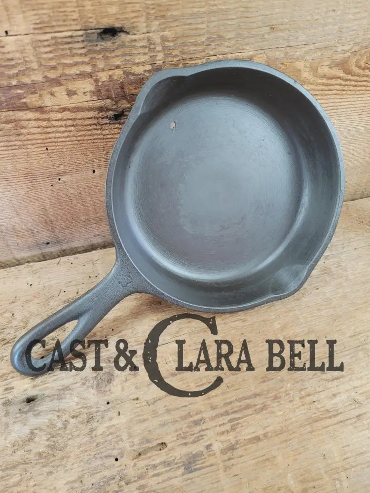 Wagner Ware #3 Cast Iron Egg Skillet with Stylized Logo and Smooth Bottom 1053 V