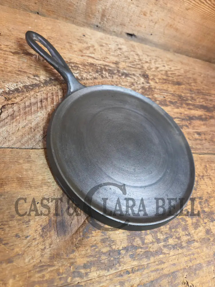 Wapak #7 Cast Iron Round Griddle. Perfect for grilled cheese and omelets Griddle