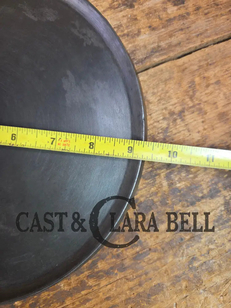 Wapak #8 Cast Iron Round Griddle Z Logo. Perfect for grilled cheese and omelets Griddle