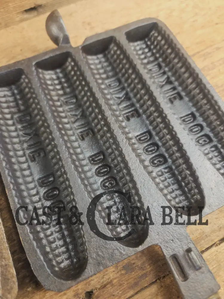 What a COOL novelty! Rare Dixie Mfg and Co. Dixie Dog cornbread waffle iron! Waffle Iron