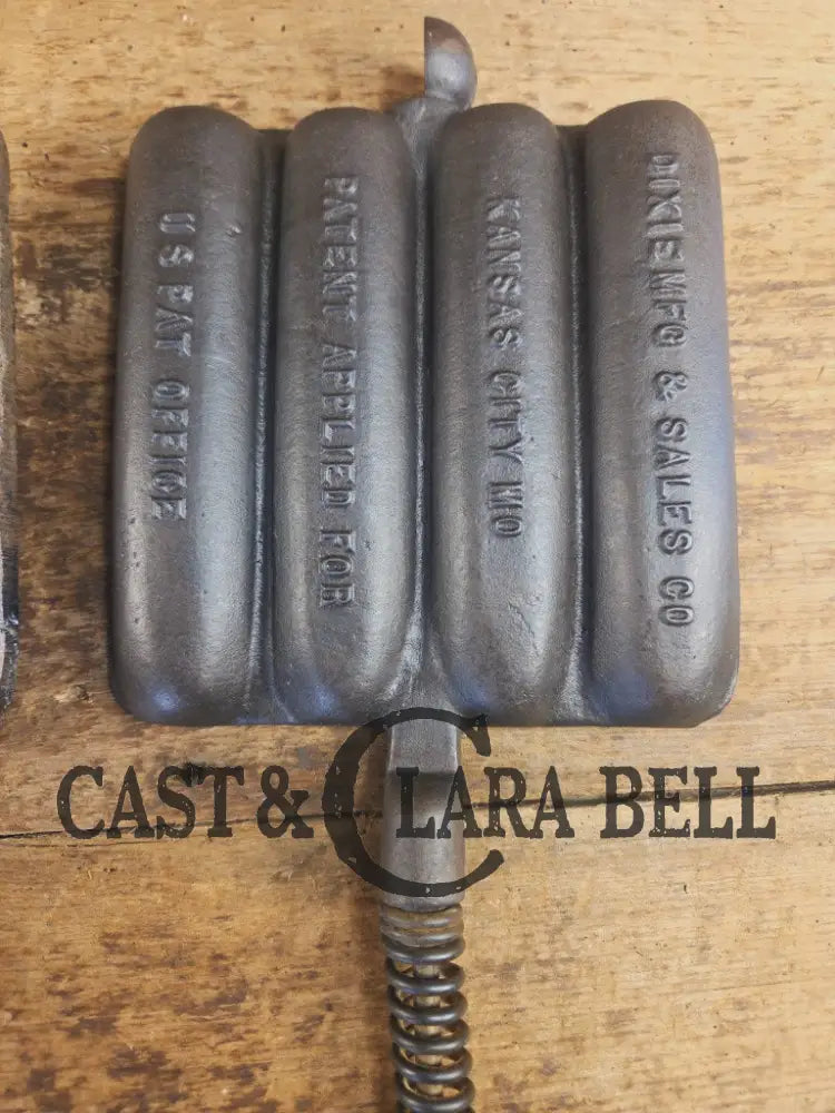 What a COOL novelty! Rare Dixie Mfg and Co. Dixie Dog cornbread waffle iron! Waffle Iron